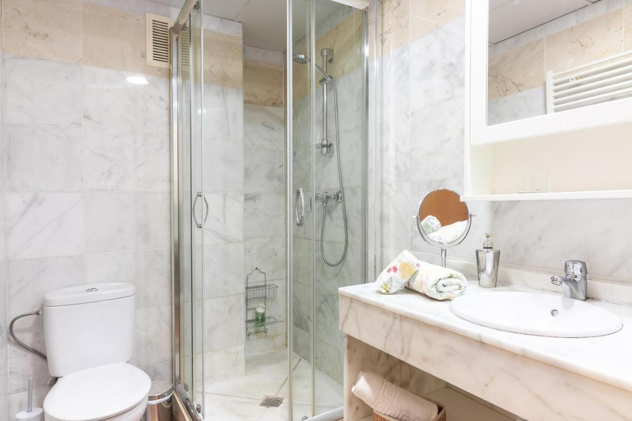 Sea & Wave Adela Boutique Apartment Malaga Luaran gambar